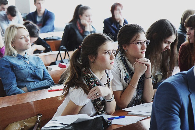 Студенты на конференции